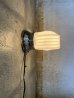 画像16: 1950'S 60'S　パウダールームランプ　LEVITON ソケット　洗面　レストルーム　トイレ　バスルームライト　ミントコンディション　ウォールマウントブラケットライト　1灯　フロスト＆リブドガラス　スチール　クロムメッキ 　アンティーク　ビンテージ