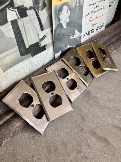 画像2: 1920'S 30'S　BRYANT,GE & UNKNOWN　ニッケルメッキ　クロムメッキ　ブラス　アウトレットプレート　コンセントプレート　スイッチプレート　アメリカ　マシーンエイジ　2口　アンティーク　ビンテージ