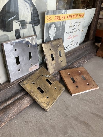 画像1: 1920's 30'S　パティナ　BRYANT & UNKNOWN　クロムメッキ　銅メッキ　ブラス　アメリカ　スイッチプレート　2口　トグルスイッチ　レバースイッチ　アンティーク　ビンテージ