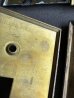 画像17: 1920 30's　PATINA　スイッチプレート　アメリカ　真鍮　ヘヴィーブラス　1口　トグルスイッチ　タンブラースイッチ　レバースイッチ　BRYANT,ジェネラルエレクトリック & UNKNOWN　アンティーク　ビンテージ