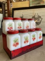 1940’S 50'S　フィフティーズ　スパイスボトルセット　瓶　ウォールマウントスチールシェルフ付き　柄入　ミルクガラス　スチールリッド　赤　8pcs set　PATINA　パティーナ　シャビーシック　アンティーク　ビンテージ