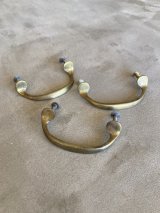 1940'S 50'S　シンプル　取手　3点セット　ドロワープル　キャビネット　パティーナ　PATINA　シャビーシック　ハンドル　プルハンドル　引き手　真鍮　窓にも　アンティーク　ビンテージ