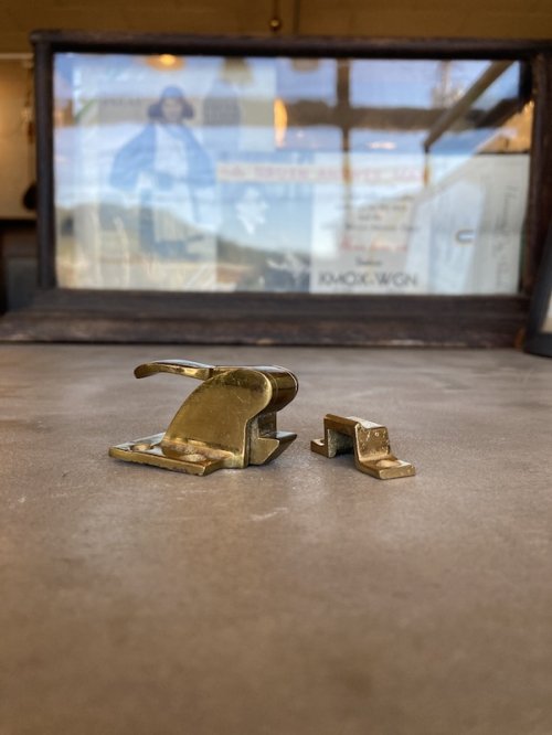 other photographs.2: 1920'S 30'S　アイスボックスラッチ　リフリッジレーター　フリッジハンドル　レバー　ラッチ　キャビネットラッチ　ラッチ　キャッチ　ソリッドブラス　アンティーク　ビンテージ