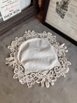 1910'S 20'S　ヴィクトリアン　ドイリー　花瓶敷き　プリミティブ　アンティークリネン　プレースマット　テーブルマット　レース　フリル　オールドカントリー　アンティーク　ビンテージ