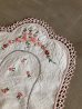 画像6: 1920'S 30'S　ビクトリアン　プリミティブ　フラワーデザイン　ピンク　アンティークリネン　プレースマット　ランチョンマット　2PCS/SET.　ハンドステッチ　刺繍　キッチン　レース　フリル　花柄　オールドカントリー　アンティーク　ビンテージ