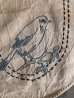 画像2: 1920'S 30'S　ドイリー　花瓶敷き　プリミティブ　バード　BIRD デザイン　アンティークリネン　プレースマット　テーブルマット　ハンドステッチ　刺繍　キッチン　レース　フリル　オールドカントリー　アンティーク　ビンテージ (2)