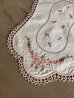 画像7: 1920'S 30'S　ビクトリアン　プリミティブ　フラワーデザイン　ピンク　アンティークリネン　プレースマット　ランチョンマット　2PCS/SET.　ハンドステッチ　刺繍　キッチン　レース　フリル　花柄　オールドカントリー　アンティーク　ビンテージ