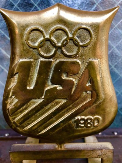画像2: 1980'S　LA OLYMPIC　ロス５輪　ロサンジェルスオリンピック　アドバタイジング　サイン　真鍮　ソリッドブラス　オブジェ　楯　ペーパーウエイト　アンティーク　ビンテージ