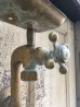画像4: 1920'S 30'S　ビクトリアン　SOAPDISH　公共施設　station bathroom　ウォールマウント　cityハンドル　水道　蛇口　faucet　TAP　ビンテージプランビング　給水栓　洗面　ソープディッシュ　石鹸台　真鍮　シェル型　シャビーシック　アンティーク　ビンテージ