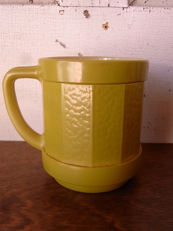 フェデラル マグカップ ミルクガラス 黄緑色 /// ロストアンドファウンデーション /// 岡山市にてアンティーク家具、ビンテージ雑貨とラス