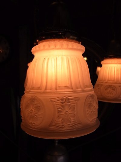 画像2: アンティーク　アールデコ　１９２０年代頃　ガス灯シェード　ドームシェード　装飾ミルクガラスシェード付　ペンダントランプ　1灯＋4灯　4連チェーン　ビンテージ
