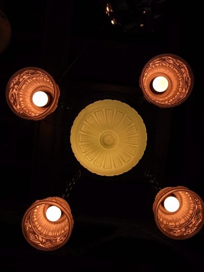 画像3: アンティーク　アールデコ　１９２０年代頃　ガス灯シェード　ドームシェード　装飾ミルクガラスシェード付　ペンダントランプ　1灯＋4灯　4連チェーン　ビンテージ