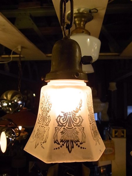 画像1: アンティーク　1920年代頃　柄付きフロストガラスシェード　 ペンダントランプ　1灯　シーリングライト   ビンテージ (1)