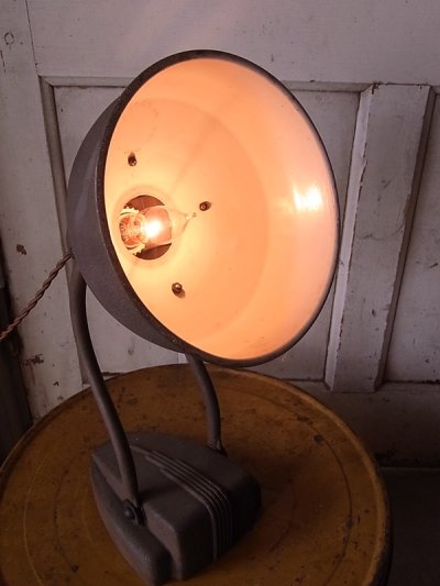 画像3: アンティーク　マシーンエイジ　アールデコ　1灯　インダストリアル　スポットライト　テーブルランプ　メタルシェード　ビンテージ