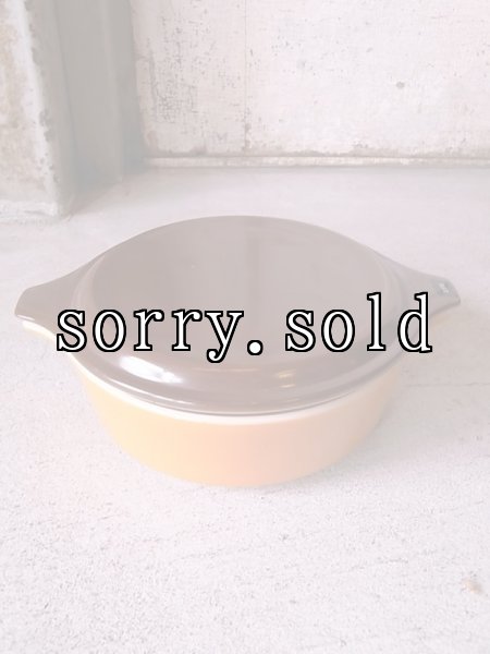 画像1: アンティーク　old PYREX　パイレックス　キャセロール　キャメル＆ブラウン　蓋付き　ビンテージ (1)