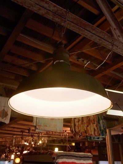 画像3: アンティーク　1920'S 30'S　factory lamp　salvage from Packard Automotive Plant　インダストリアルシーリングライト　ガスステーションランプ　ホーローメタルシェード　琺瑯　ペンダントランプ　1灯　グリーン　ペンキ　シャフト付　ビンテージ　その8