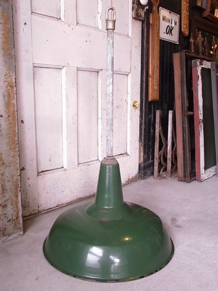 画像1: アンティーク　1920'S 30'S　factory lamp　salvage from Packard Automotive Plant　インダストリアルシーリングライト　ガスステーションランプ　ホーローメタルシェード　琺瑯　ペンダントランプ　1灯　グリーン　シャフト付　ビンテージ　その6 (1)