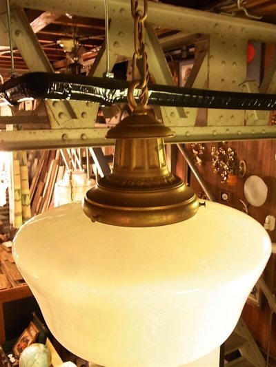 画像2: アンティーク　ビクトリアン　ミルクガラスシェード　ペンダントランプ　1灯　スクールハウスシーリング　装飾　ビンテージ