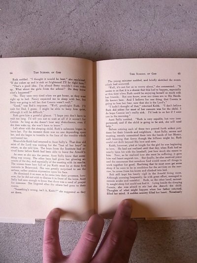 画像2: アンティーク　洋書　THE SCHOOL OF GOD　1943　本　古書　ビンテージ