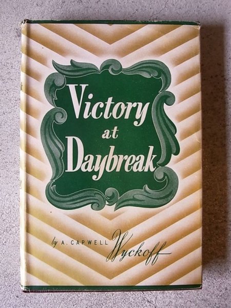 画像1: アンティーク　洋書　VICTORY AT DAYBREAK　1945　本　古書　Disney　ビンテージ (1)