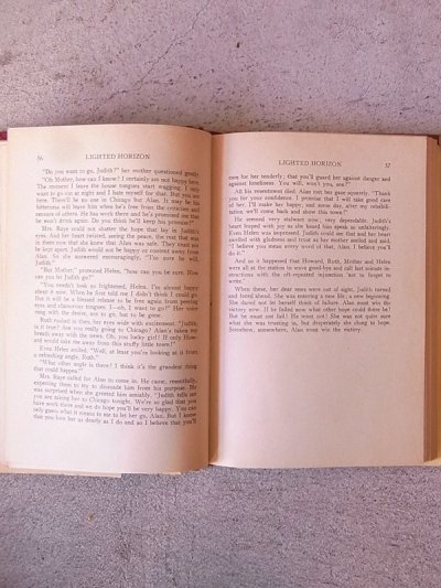 画像1: アンティーク　洋書　LIGHTED HORIZON　1940　本　古書　ビンテージ