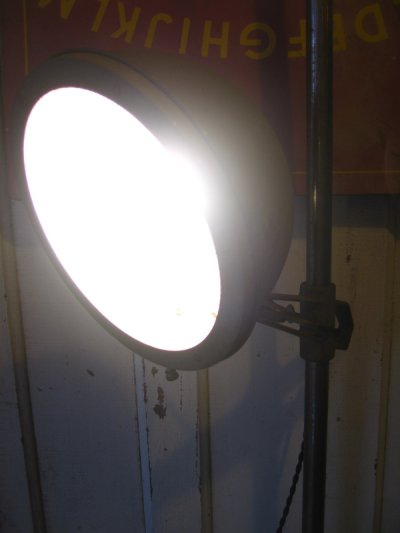 画像2: インダストリアルライト　1灯　フロアランプ　スポットライト　メタルシェード　メッシュシールド　スイッチ付き　角度 高さ 変更可能　アンティーク　ビンテージ