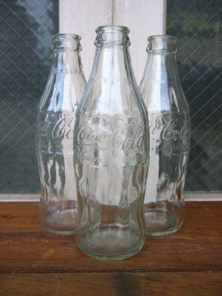 画像1: エンボスボトル　ソーダボトル　ポップボトル　ガラス瓶　コカコーラ　COCA COLA　coke　クリアガラス　アドバタイジング　アンティーク　ビンテージ (1)