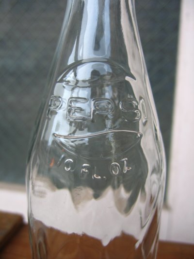 画像1: エンボス　SODA BOTTLE　ソーダボトル　ポップボトル　ガラス瓶　ペプシコーラ　PEPSI COLA　アドバタイジング　アンティーク　ビンテージ