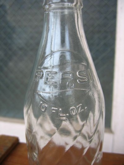 画像1: エンボス　SODA BOTTLE　ソーダボトル　ポップボトル　ガラス瓶　ペプシコーラ　PEPSI COLA　アドバタイジング　アンティーク　ビンテージ