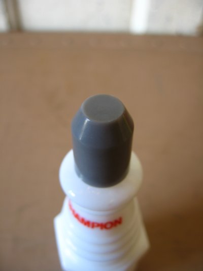 画像2: AVON　ミルクガラスボトル瓶　スパークプラグ　CHAMPION　SPARK PLUG　チャンピオン　アンティーク　ビンテージ