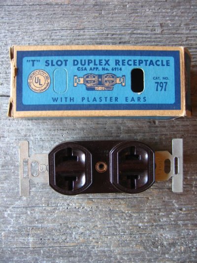 画像1: 1920’S 30'S　レア　BRYANT　ニッケルメッキプレート　EAGLE　コンセント2口　アウトレット　ソリッドブラス　ベークライト　アメリカ製　デッドストック　アドバタイジングBOX　アンティーク　ビンテージ