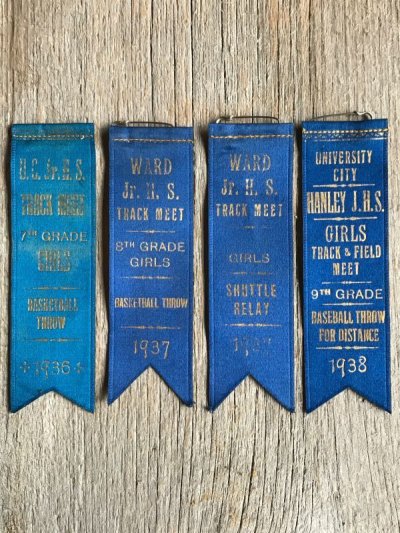 画像1: 1930'S　TRACK & FIELD　アワードリボン　賞　UNIVERSITY　athletic　アスレチック　カレッジ物　SPORTS　7個セット　アンティーク　ビンテージ