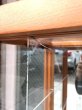 画像17: 1940'S 50'S　WADDELL　木製枠 ガラス ショーケース　展示ケース　DISPLAY CASE　SHOWCASE　ディスプレー ケース　ミラー　シャドーBOX　鏡　ウッド　鍵付　店舗什器　アンティーク　ビンテージ (17)