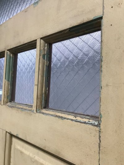 画像3: ガラス窓付き木製ドア ダークレッド×クリーム　シャビー　アンティーク　ビンテージ