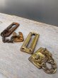 画像1: 1940’S 50'S　サーフェイスロック　ドアチェーン　ドアファスナー　ロック　CHAIN DOOR FASTENERS　鍵　スチール　アイアン　真鍮メッキ　アンティーク　ビンテージ (1)