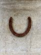 画像2: アイアンオブジェ　アメリカ　HORSE SHOE　蹄鉄　ひづめ　ウエスタン　カントリー　西部劇　ウォールデコ　ディスプレイに　アンティーク　ビンテージ (2)