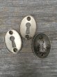 画像9: 1910'S 20'S　アーリセンチュリー　キーホール　keyhole　キープレート　スケルトンキー用　カギ穴プレート　ブラス　クロムメッキ　ラウンド型　アンティーク　ビンテージ (9)