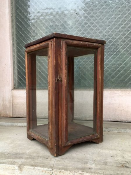 画像1: 1920'S 30'S　小型　木製枠　縦型　４面 ガラス ショーケース　展示ケース　DISPLAY CASE　SHOWCASE　ディスプレー ケース　ウッド　店舗什器　アンティーク　ビンテージ (1)