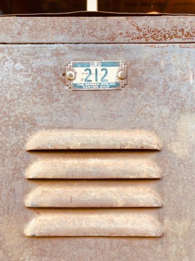 画像2: 1930'S 40'S　THE BERGER MFG.CO　BERLOY　industrial　アイアン　メタルロッカー　トリプル×2　ブラウン　カーキ　スルードアー　アンティーク　ビンテージ 