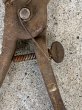 画像7: 19世紀　Old ‎Carpenter's Objet　カーペンターズ　オブジェ　工具　ヤットコ　プライヤー　ベントスパナ　Tongs　hand tools　アイアン　ショップディスプレイに　アンティーク　ビンテージ (7)