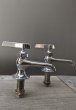 画像8: 1940'S 50'S　水道　蛇口　2本セット　faucet　TAP　水栓　ビンテージプランビング　レバーハンドル　COLD　HOT　真鍮　クロムメッキ　カバード　アンティーク　ビンテージ (8)