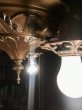 画像9: 1920'S30'S　アールデコ　フラッシュマウント　シーリングライト　3灯　シャンデリア　真鍮　ベアバルブ　ソケットサラウンド　ボールチェーンスイッチ付　ビクトリアン　装飾　アンティーク　ビンテージ (9)