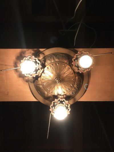 画像1: 1920'S30'S　アールデコ　フラッシュマウント　シーリングライト　3灯　シャンデリア　真鍮　ベアバルブ　ソケットサラウンド　ボールチェーンスイッチ付　ビクトリアン　装飾　アンティーク　ビンテージ