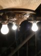 画像3: 1920'S30'S　アールデコ　フラッシュマウント　シーリングライト　3灯　シャンデリア　真鍮　ベアバルブ　ソケットサラウンド　ボールチェーンスイッチ付　ビクトリアン　装飾　アンティーク　ビンテージ (3)