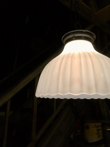 画像1: 1910’S 20'S　アーリーセンチュリー　ビクトリアン　シーリングライト　1灯　エクストラヘヴィー ミルクガラスシェード　真鍮　アンティーク　ビンテージ (1)