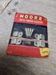 画像1: 1950'S 60'　MOORE　METAL MIRROR HOLDERS　MADE IN USA　ミラーホルダー　ブラケット　シンプル　レスイズモア　ハンギング　ビス付き　アドバタイジング　アンティーク　ビンテージ (1)