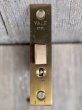 画像5: 1950'S 60's　YALE　night latch　rim lock　ナイトラッチ　デッドロック　キー付き　錠前　鍵　デッドストック　真鍮　鉄　アンティーク　ビンテージ (5)