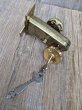 画像3: 1950'S 60's　YALE　night latch　rim lock　ナイトラッチ　デッドロック　キー付き　錠前　鍵　デッドストック　真鍮　鉄　アンティーク　ビンテージ (3)