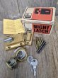 画像1: 1960's　Taylor Lock Company　night latch　rim lock　ナイトラッチ　デッドロック　キー付き　錠前　鍵　デッドストック　真鍮　アンティーク　ビンテージ (1)