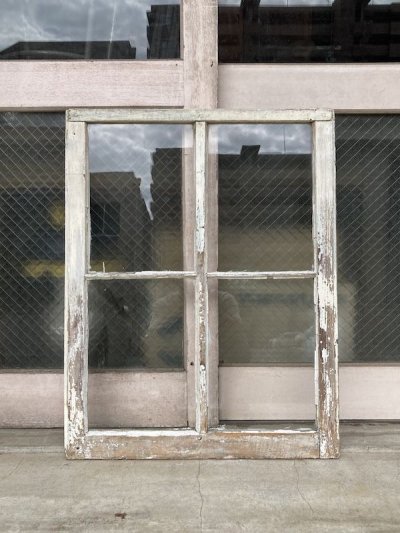 画像2: 1900'S 1910'S 1920'S 1930'S　shabby chic　シャビーシック　木枠ガラス 窓　 4分割　木製　ミルキー　ホワイト　アンティーク　ビンテージ